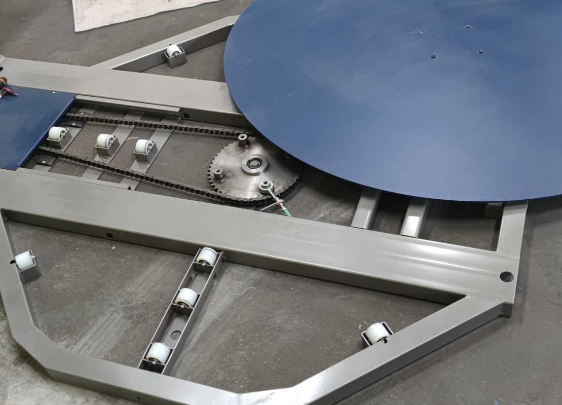 Prezentujemy system napędowy talerza w owijarce palet Cyklop CTT 215